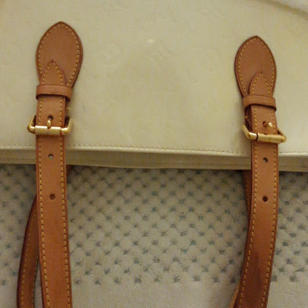 New LV tags still on, never used - Picture 6 of 8